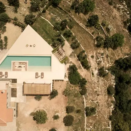 Villa Sui Generis