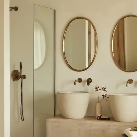 فيلة Sui Generis