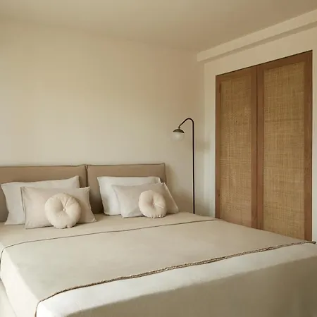 فيلة Sui Generis Pesádha