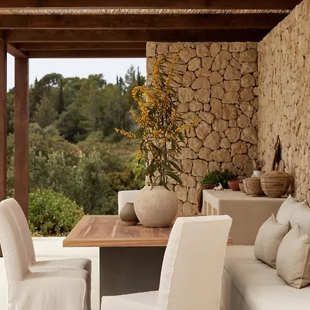 Sui Generis Villa *